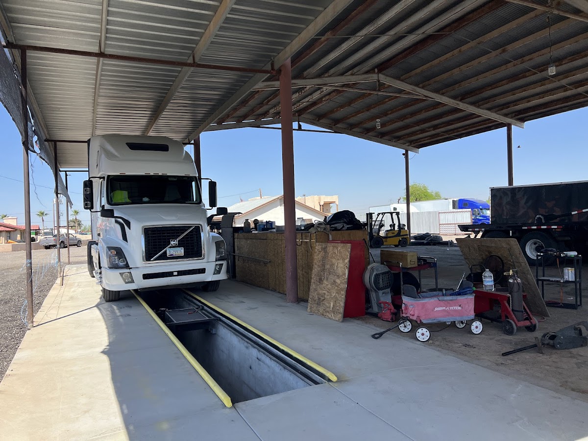 Baaz Truck Repair covered bay Phoenix